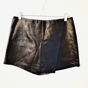 She + Sky Faux Leather Mini Skort size M